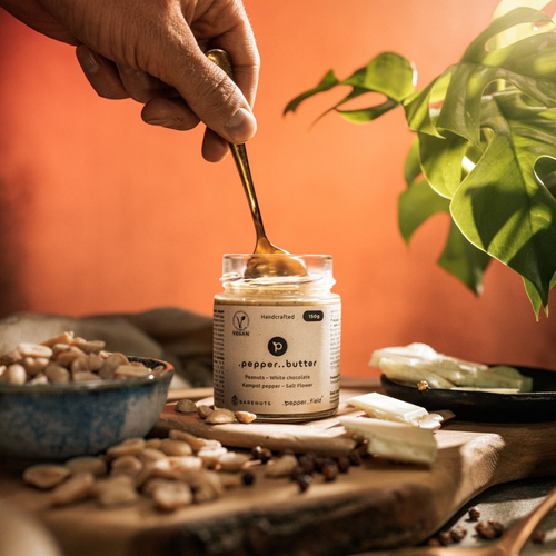 Arašidové maslo so soľným kvetom, bielou čokoládou a Kampotským korením (150g)