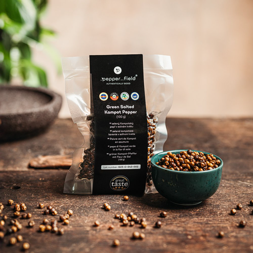 Čerstvé zelené Kampotské korenie v soľnom náleve - 100g